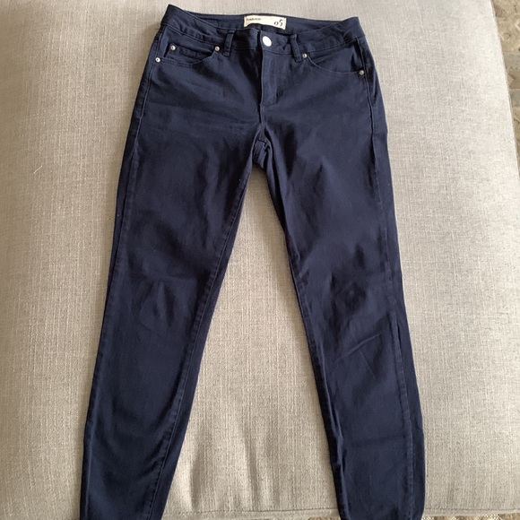 🛍 2/25$✨GARAGE MID-RISE BLUE SKINNY JEANS SIZE US 05